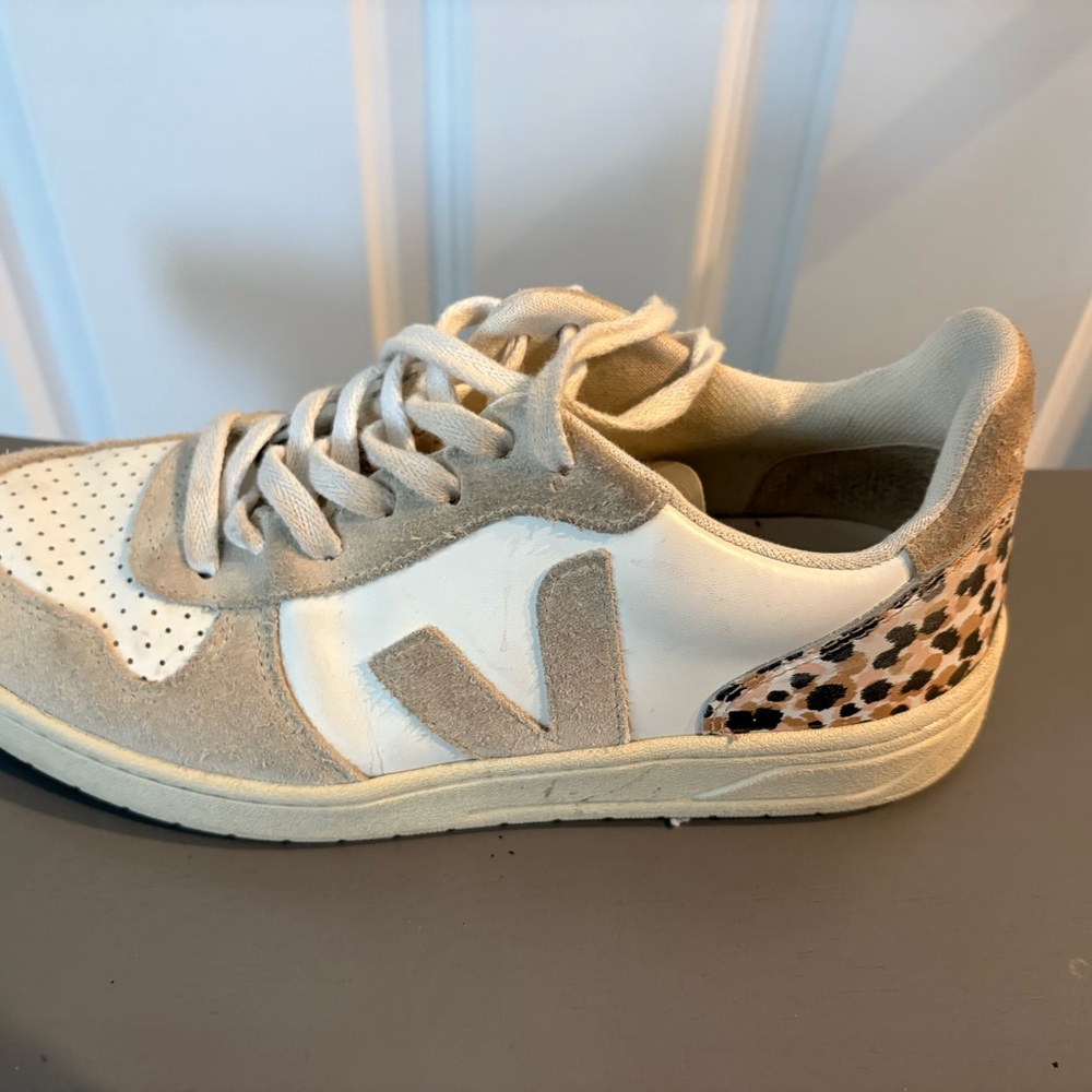 Veja Women's Cream and Tan Sneakers with Patterned Heel